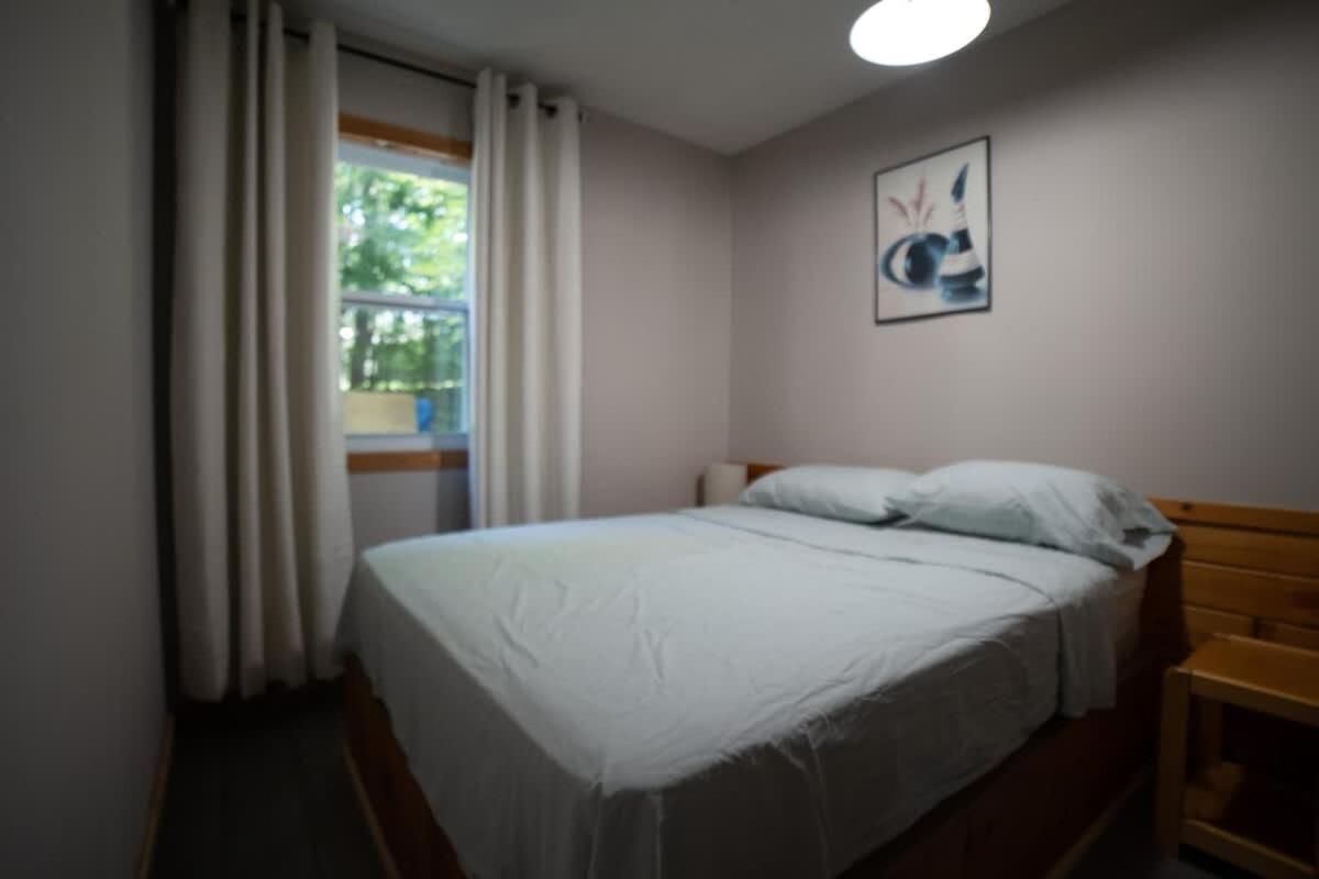 Lake Muskoka Deluxe 2-bdrm Cottage - Pier 100 #60