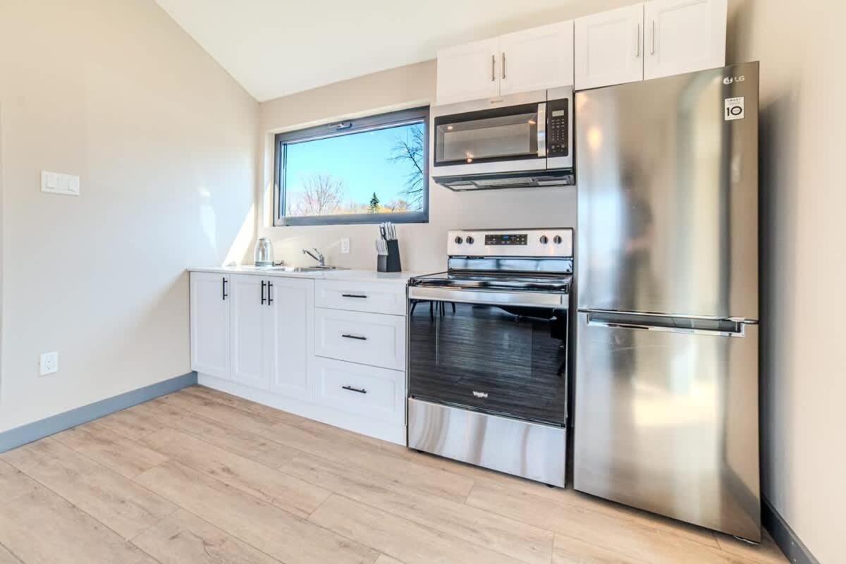 2-bedroom Lake Front Cottage in Harwood ON #2