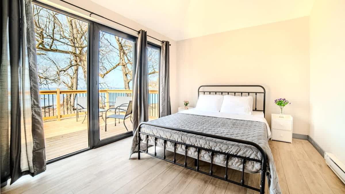 2-bedroom Lake Front Cottage in Harwood ON #2