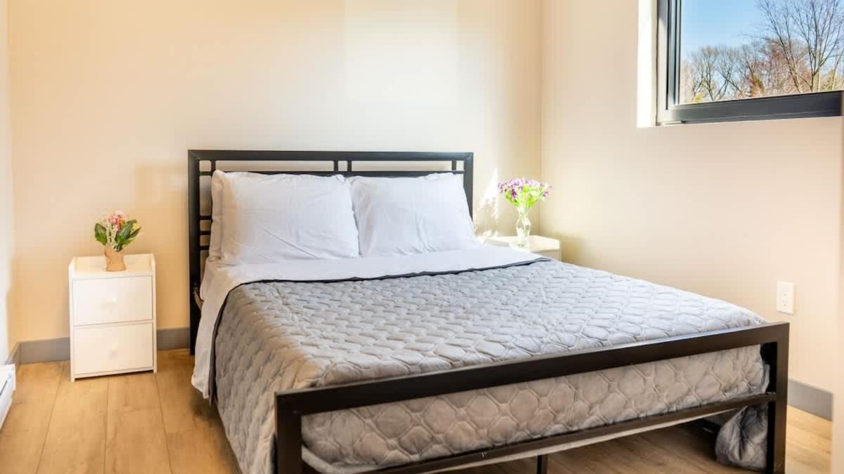 2-bedroom Lake Front Cottage in Harwood ON #2