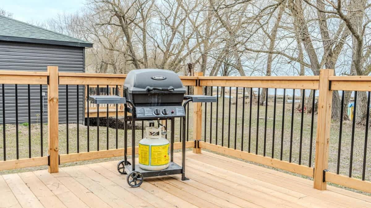 2-bedroom Lake Front Cottage in Harwood ON #2