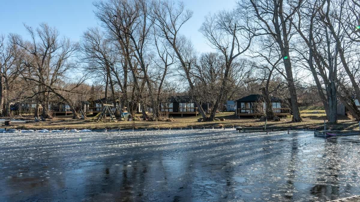 2-bedroom Lake Front Cottage in Harwood ON #3