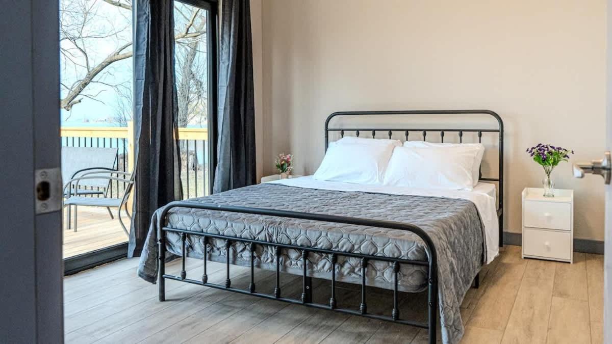 2-bedroom Lake Front Cottage in Harwood ON #3