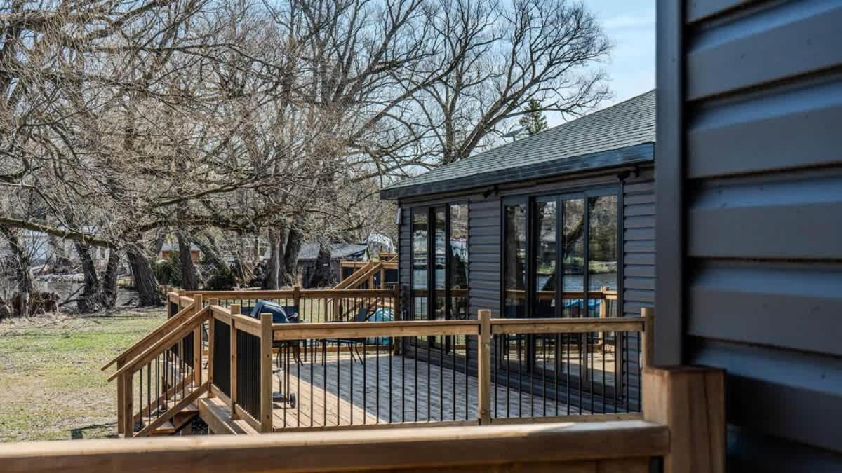 2-bedroom Lake Front Cottage in Harwood ON #4