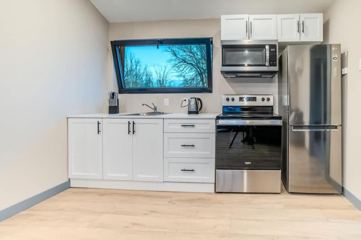 2-bedroom Lake Front Cottage in Harwood ON #4