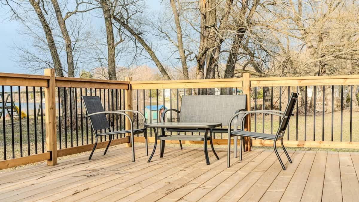2-bedroom Lake Front Cottage in Harwood ON #4