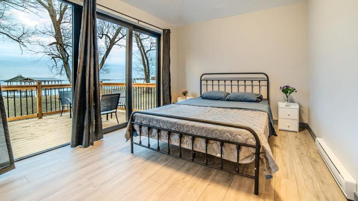 2-bedroom Lake Front Cottage in Harwood ON #4