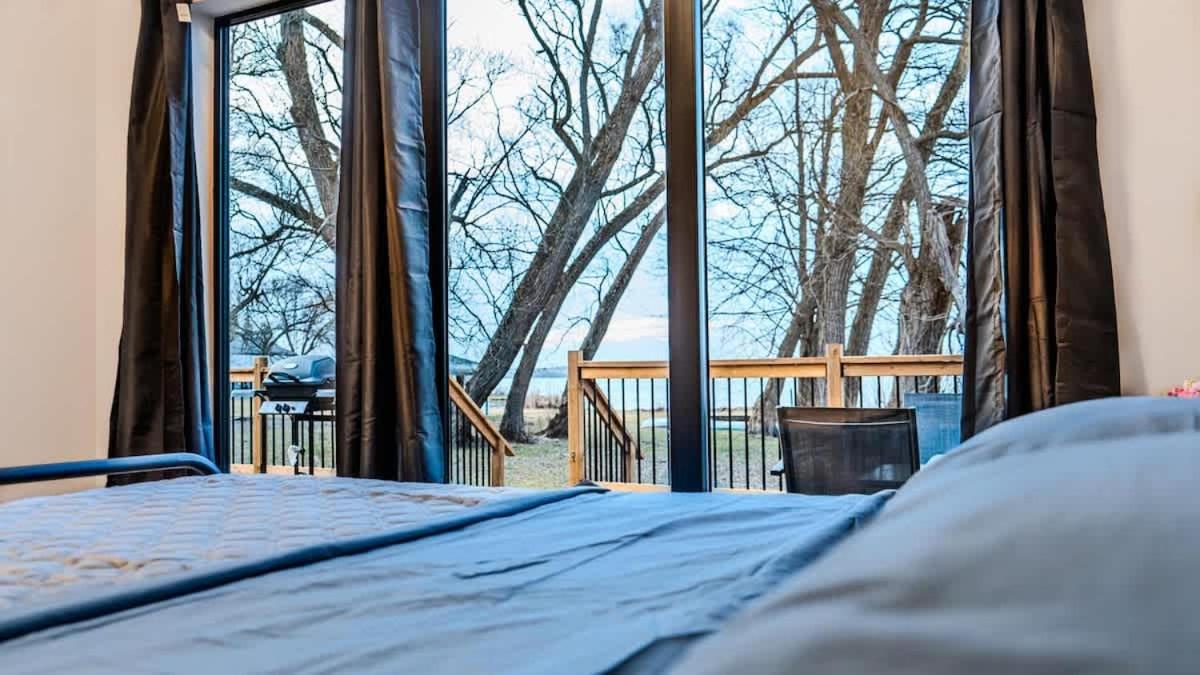 2-bedroom Lake Front Cottage in Harwood ON #4