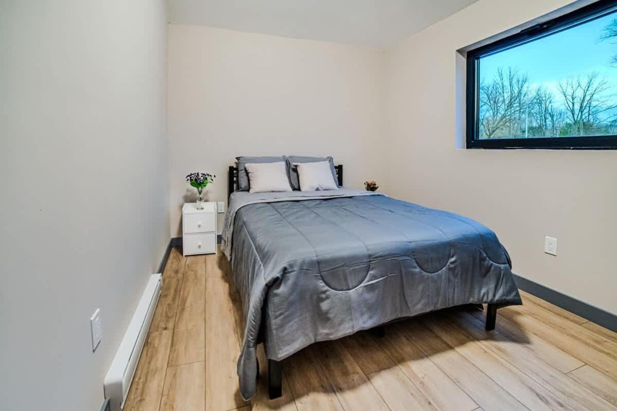 2-bedroom Lake Front Cottage in Harwood ON #4