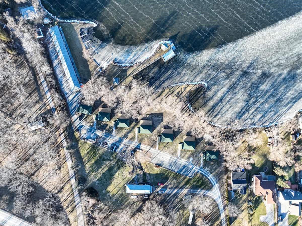 2-bedroom Lake Front Cottage in Harwood ON #4