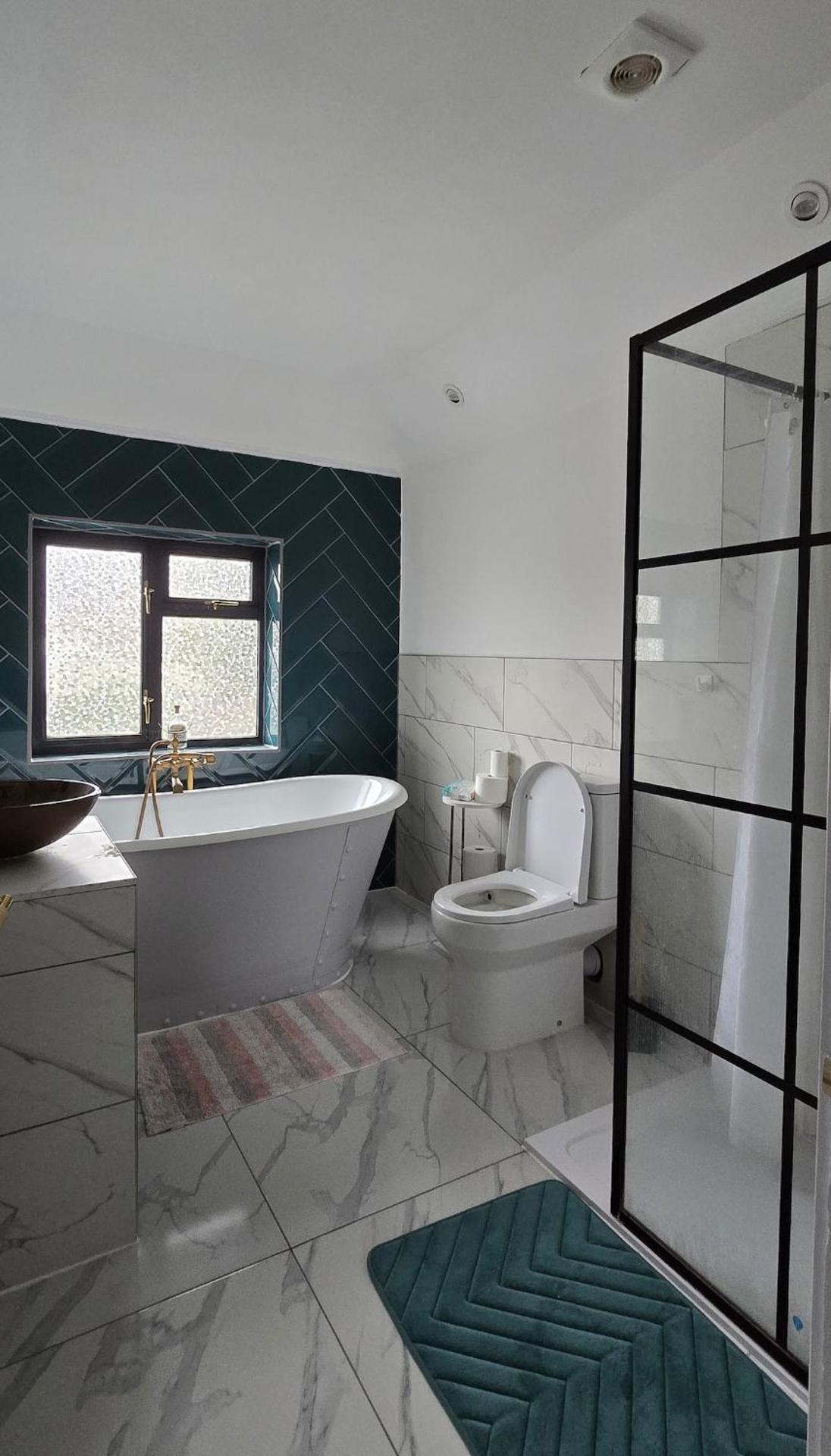 1 double and 1 twin bedrooms and bath