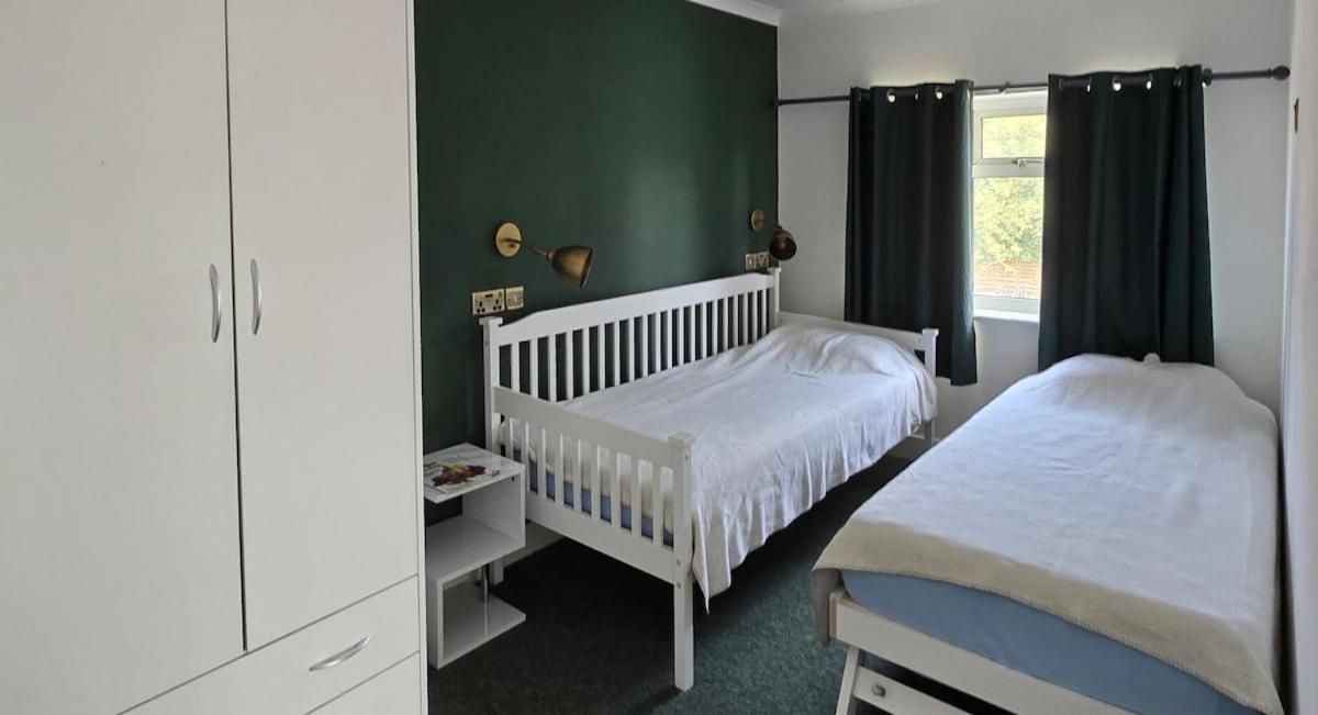 1 double and 1 twin bedrooms and bath