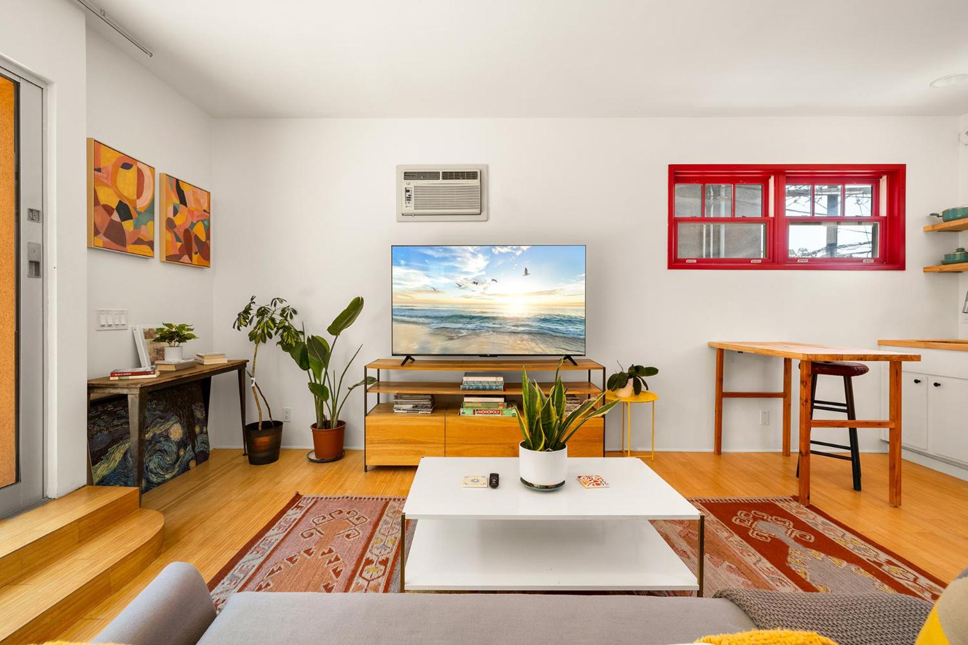 Artsy Venice Beach Canals Studio w/Rooftop & Sauna