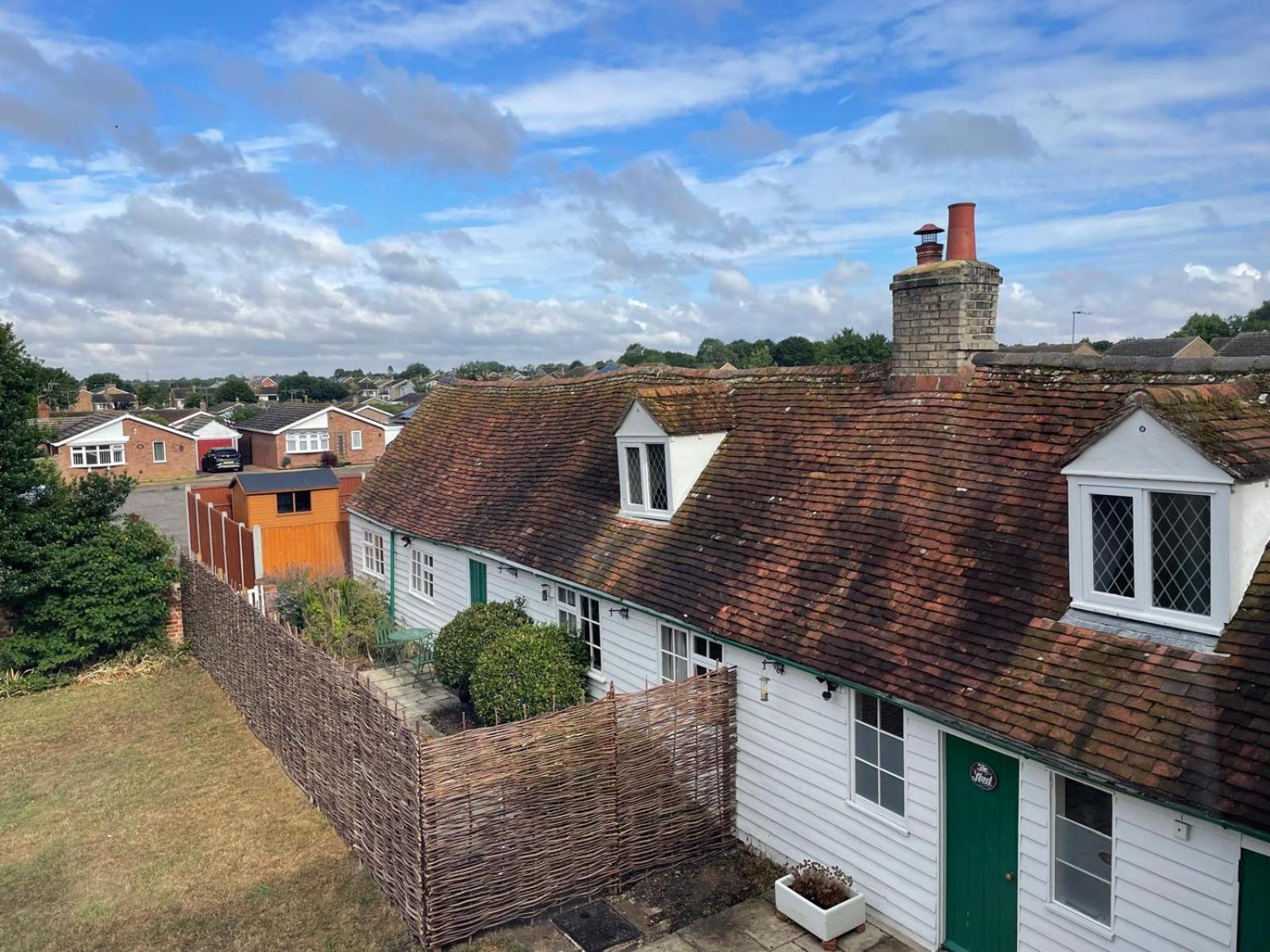Cozy One-Bedroom Cottage in Great Tey
