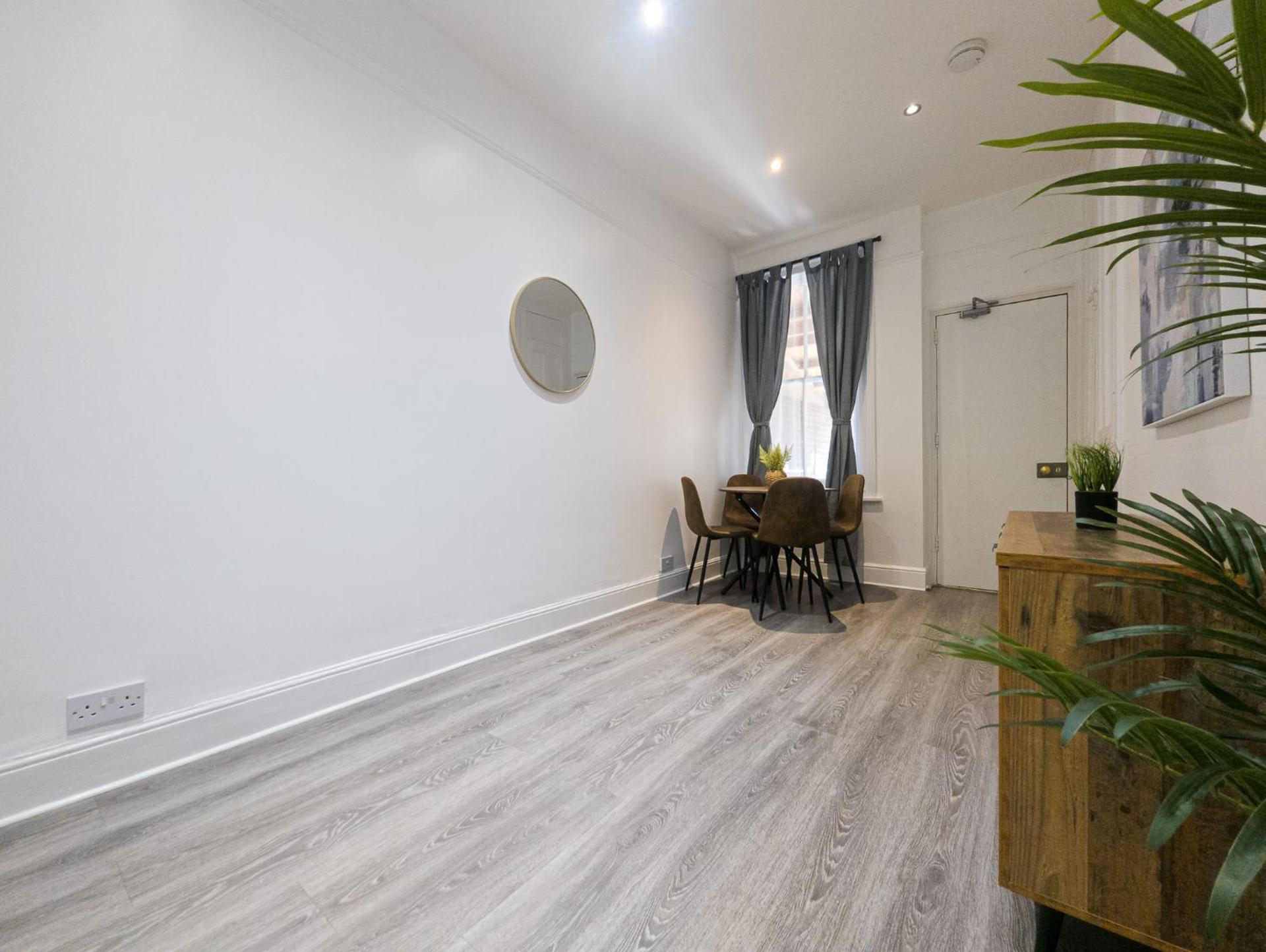 Contractors Choice - Quiet, Free Parking