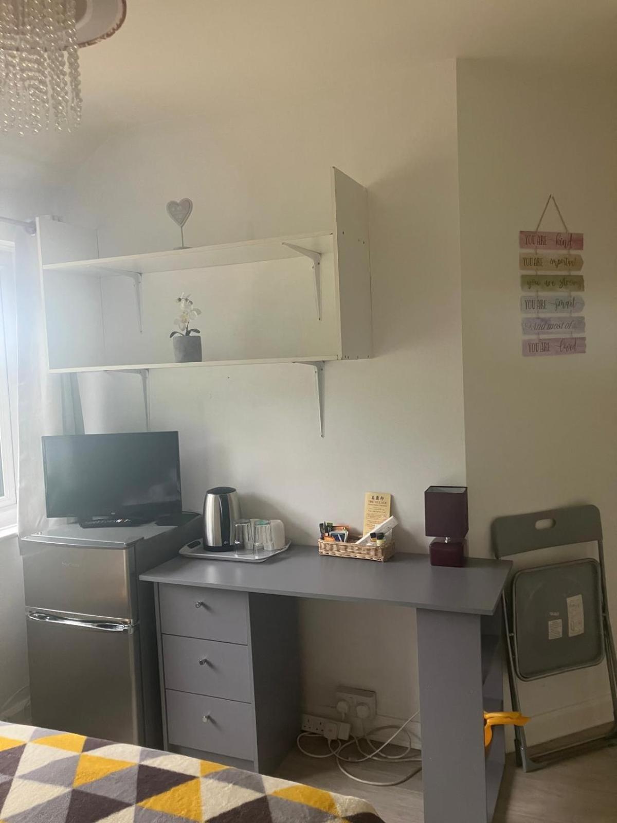 Welcoming Home Close to Transport Links