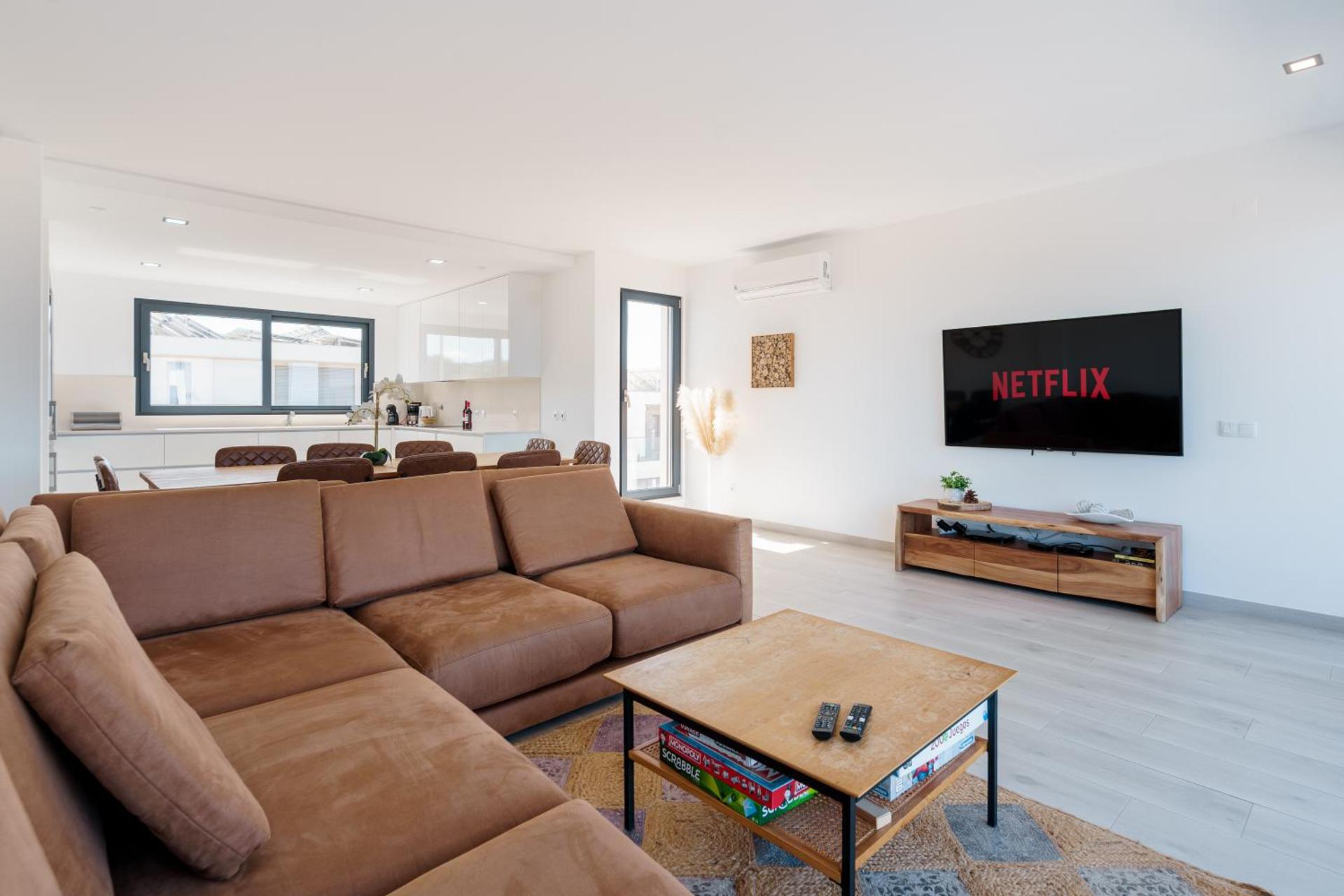 Communal lounge/ TV room