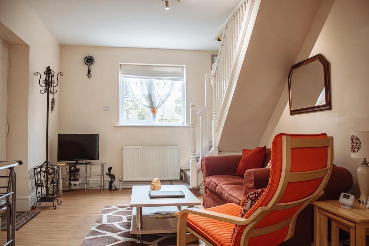 Spacious Holiday Home with Free Parking