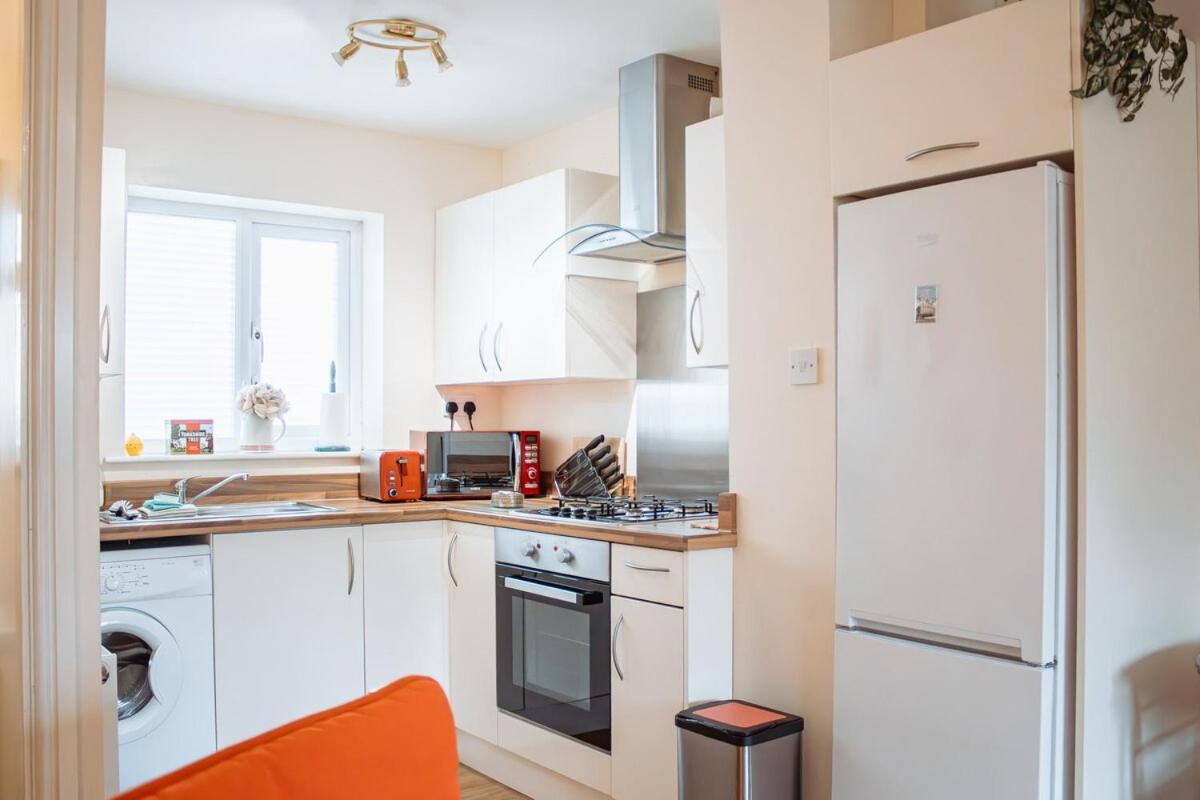 Spacious Holiday Home with Free Parking