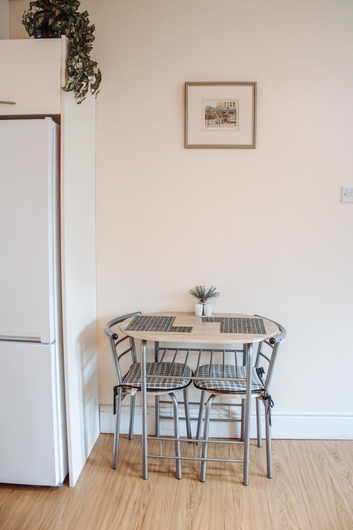 Spacious Holiday Home with Free Parking