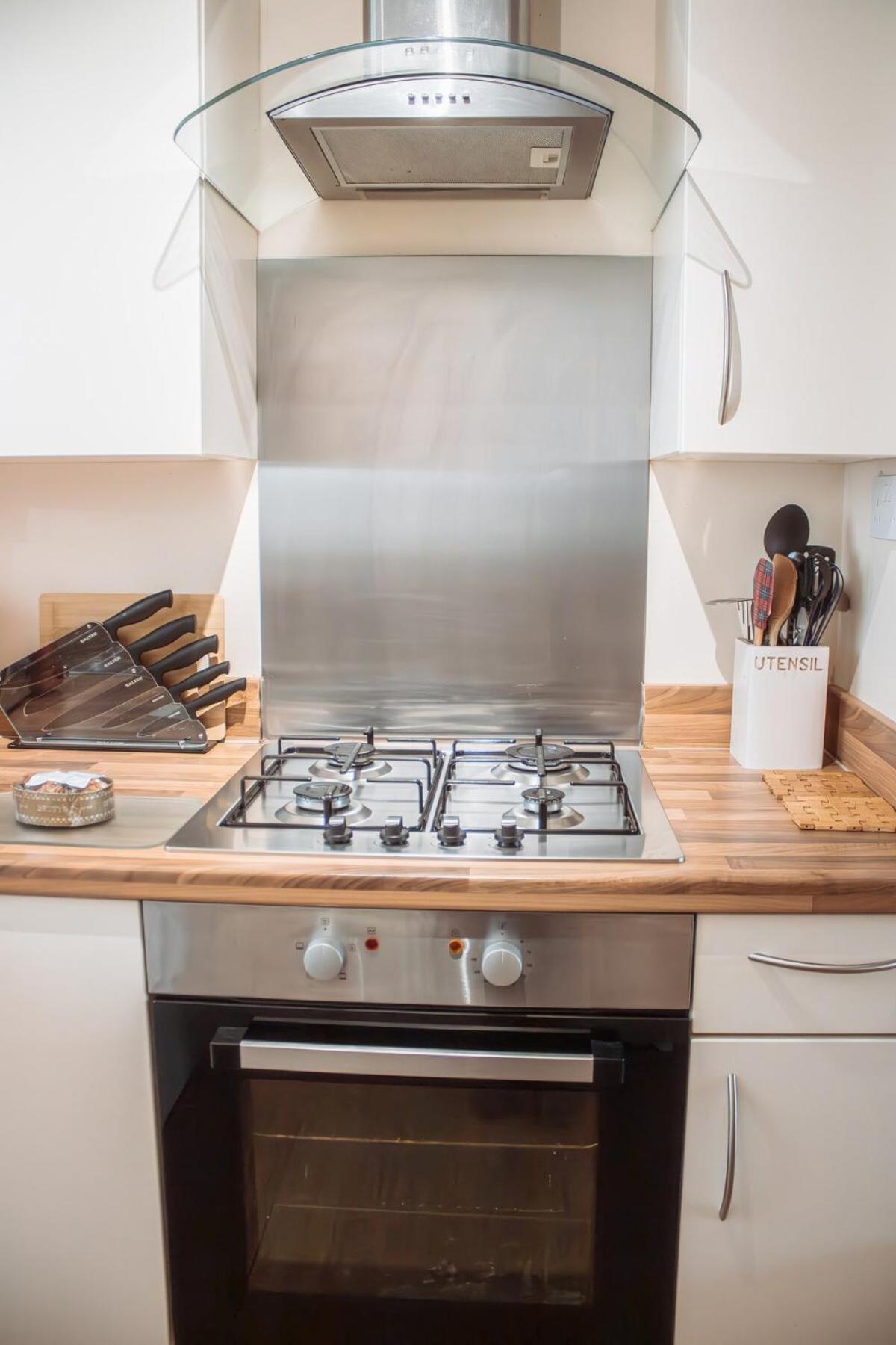 Spacious Holiday Home with Free Parking