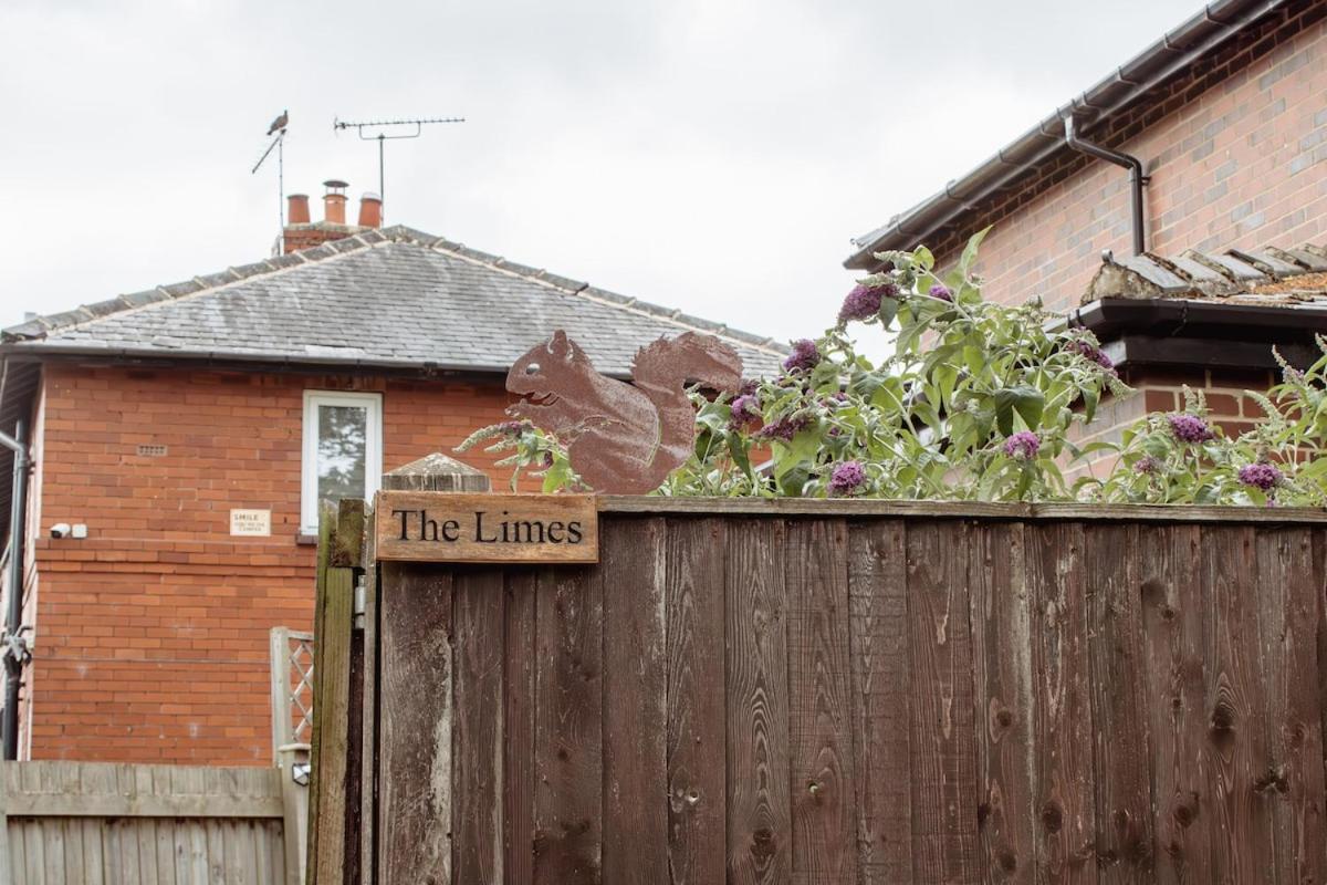 Spacious Holiday Home with Free Parking