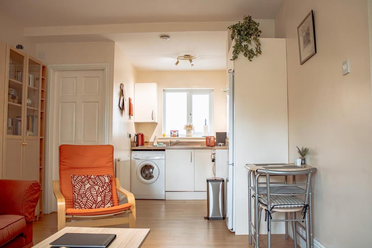 Spacious Holiday Home with Free Parking