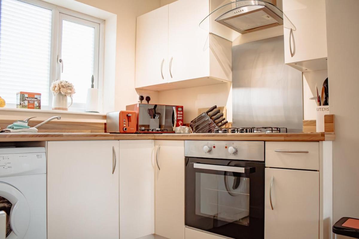 Spacious Holiday Home with Free Parking