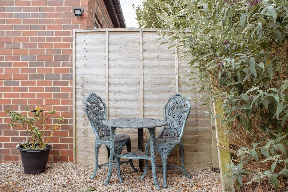 Spacious Holiday Home with Free Parking