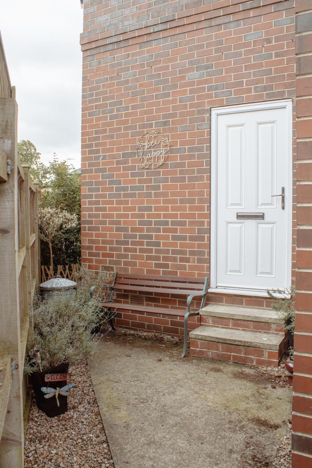 Spacious Holiday Home with Free Parking