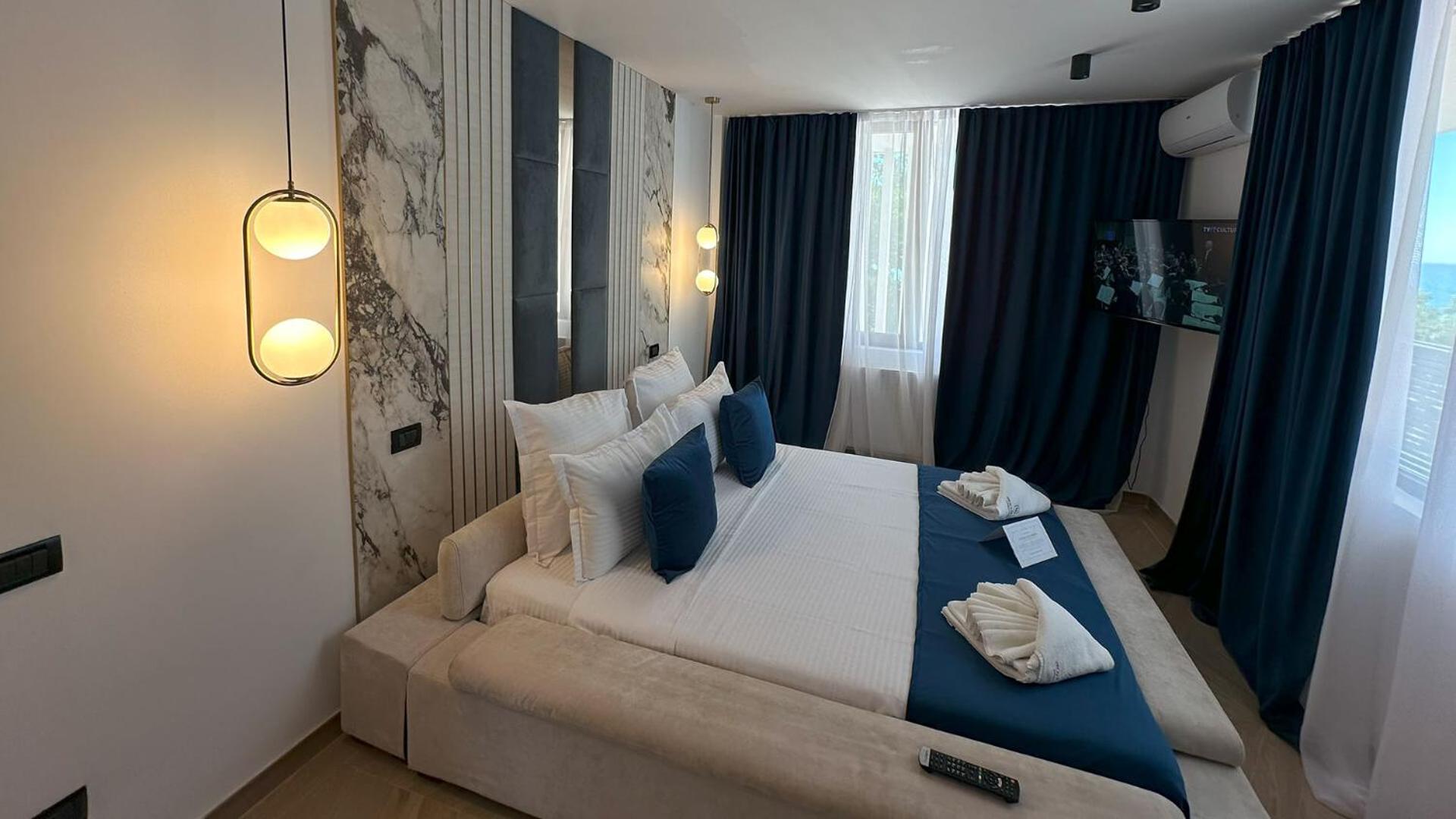 Deluxe Suite with Sea View