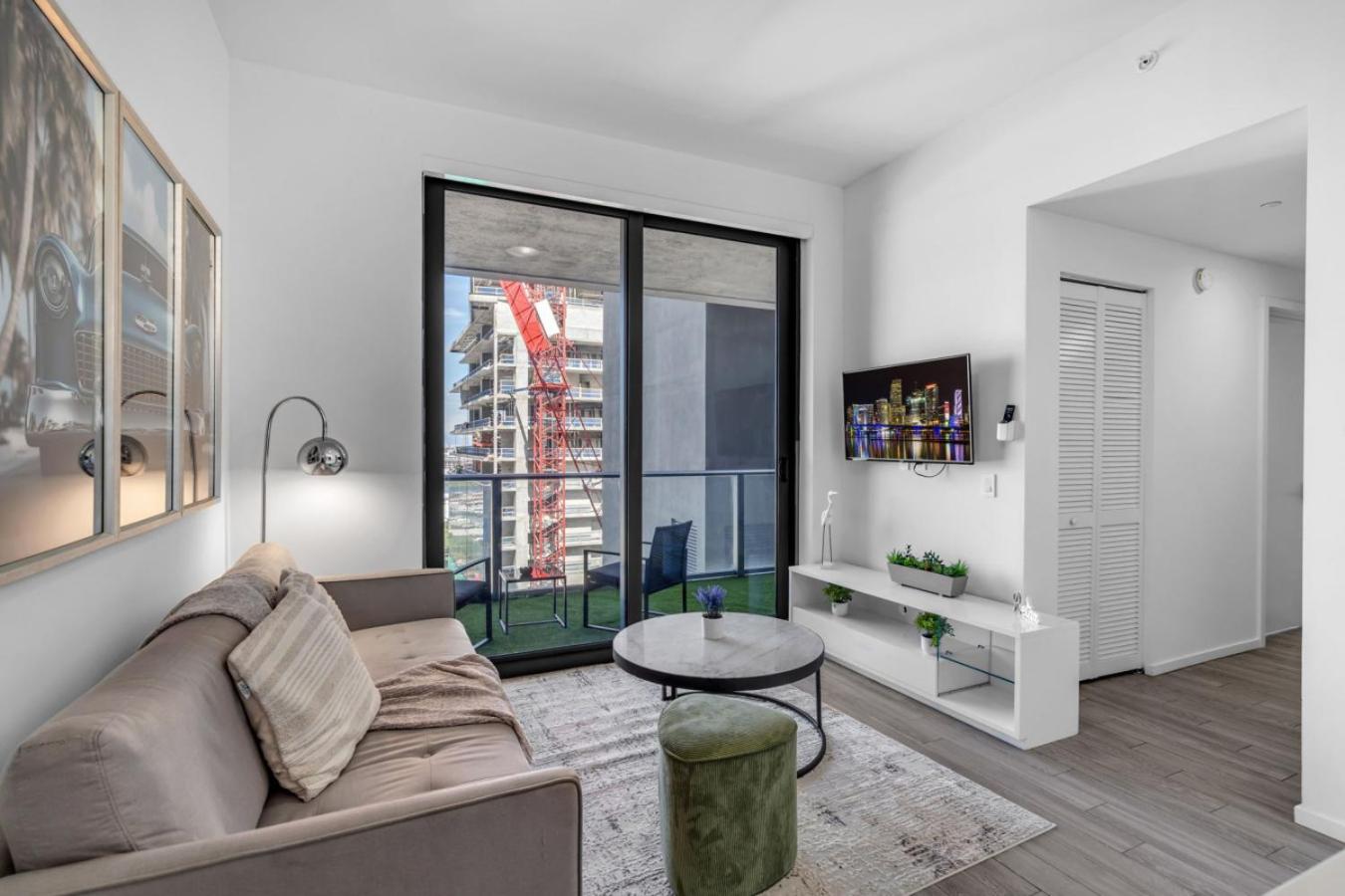 2 Bed Best Views in Downtown and Brickell