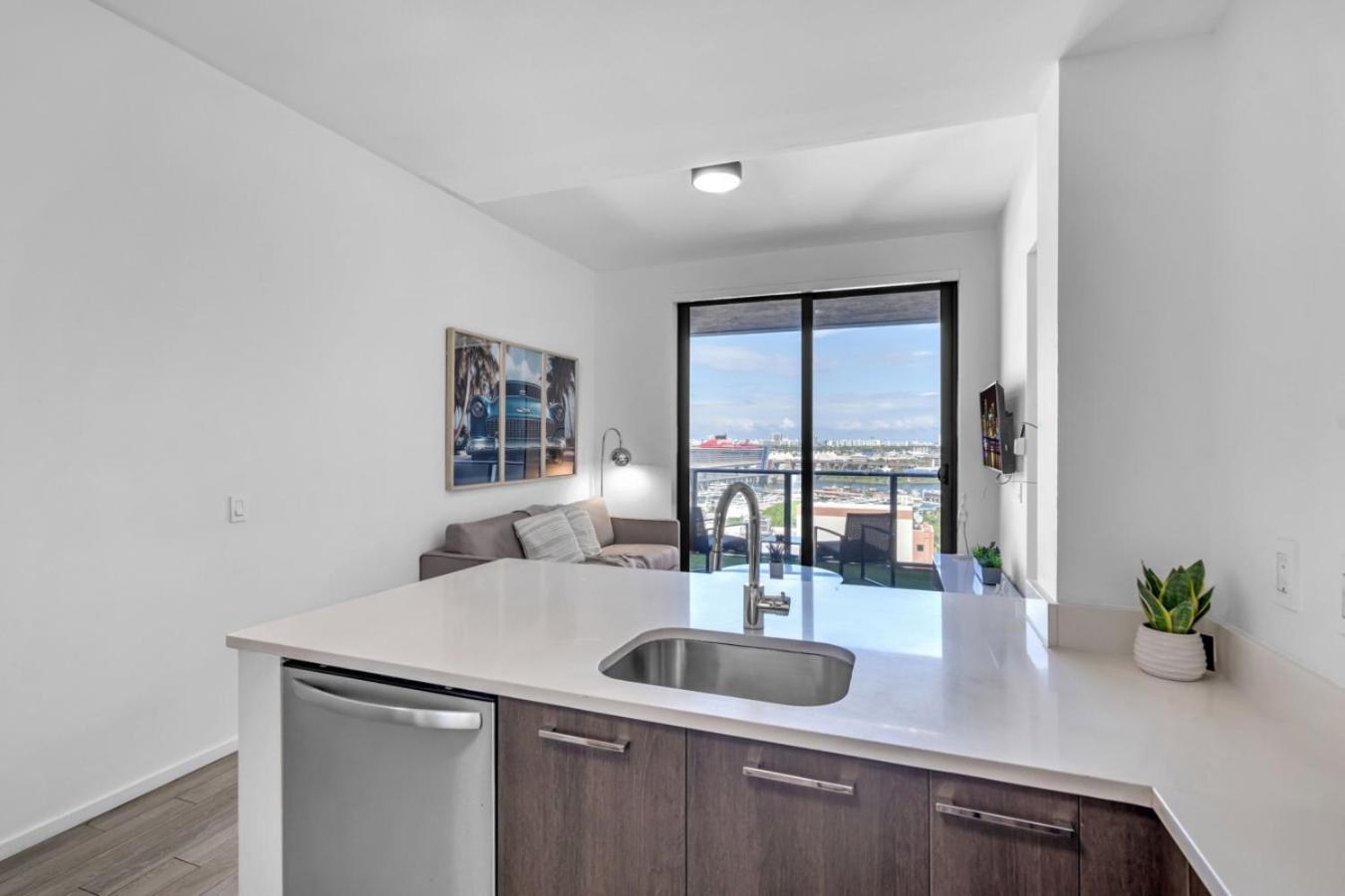 2 Bed Best Views in Downtown and Brickell