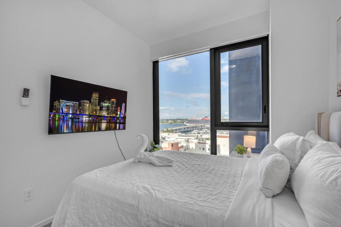 2 Bed Best Views in Downtown and Brickell