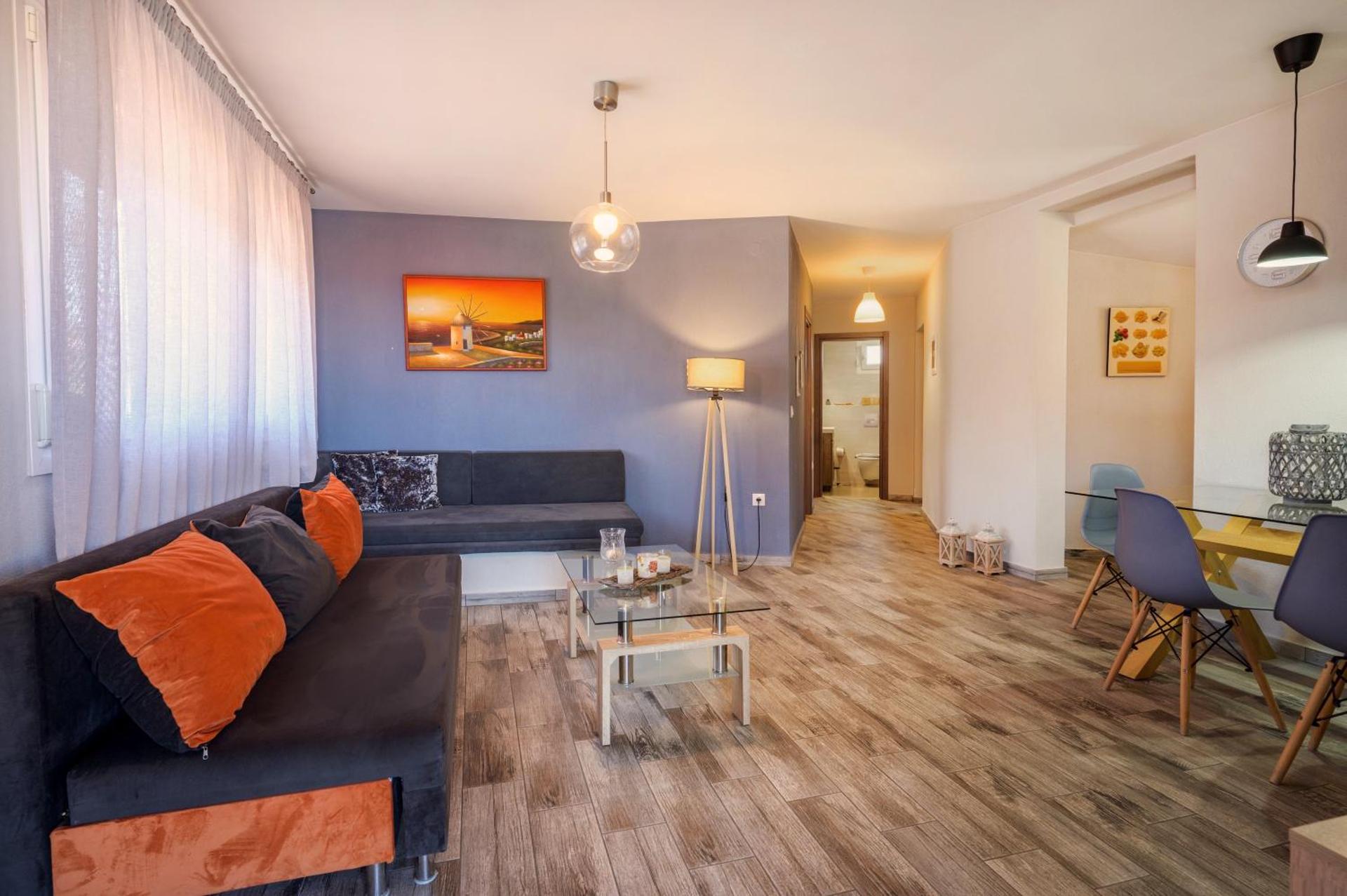 Communal lounge/ TV room