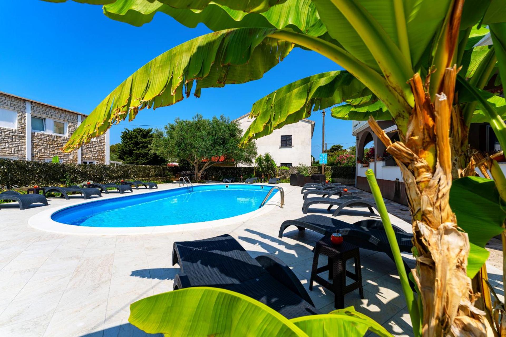 Dorothealy Apartments with Garden and Pool