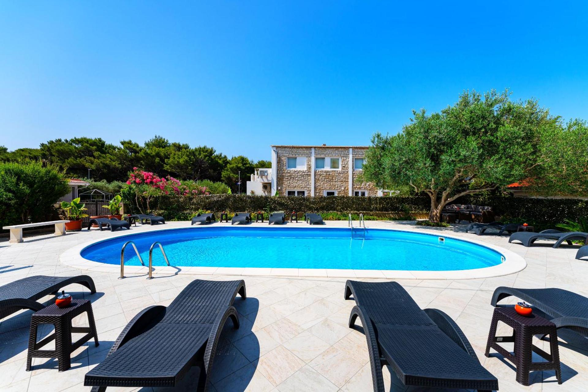 Dorothealy Apartments with Garden and Pool