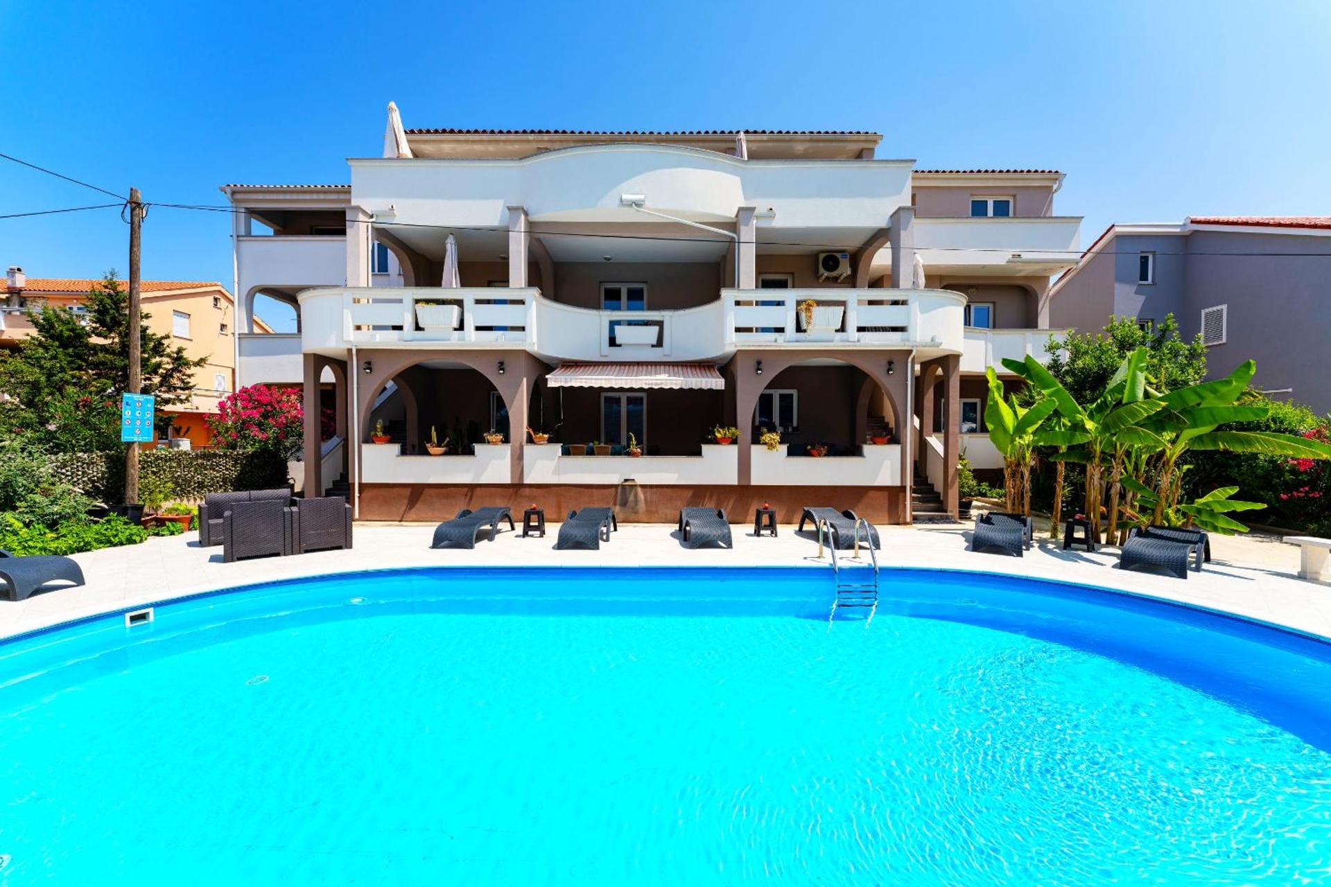 Dorothealy Apartments with Garden and Pool