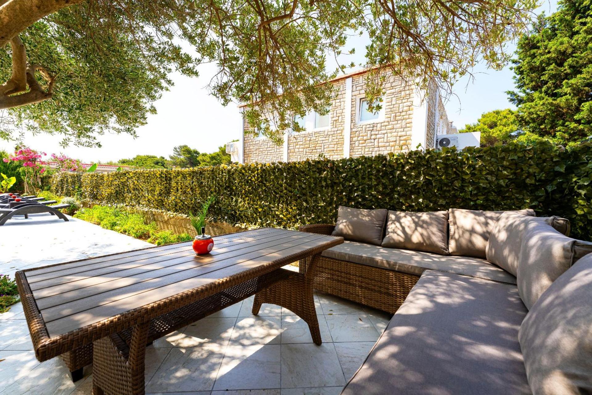 Dorothealy Apartments with Garden and Pool