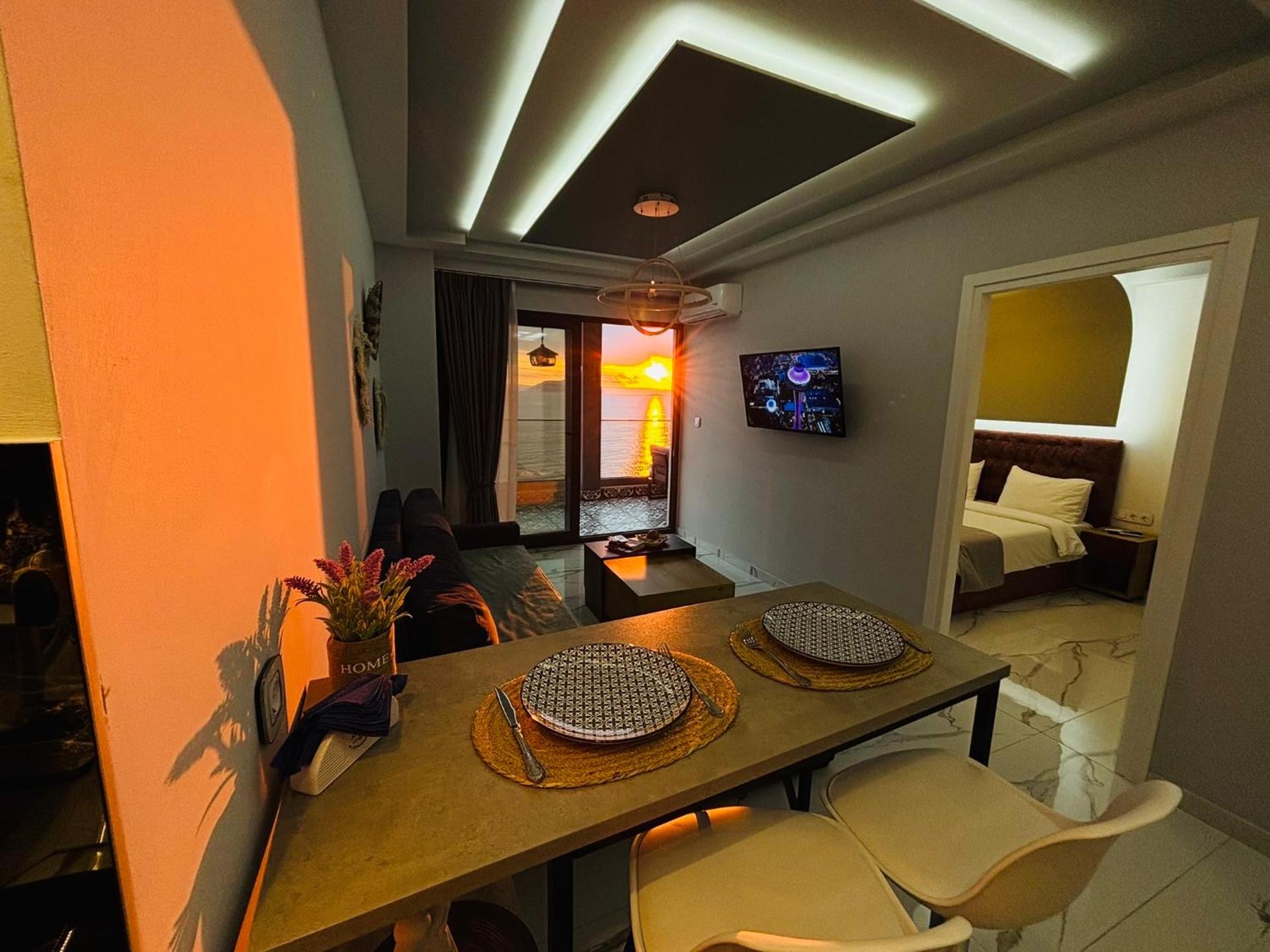 Candi Luxury Suites