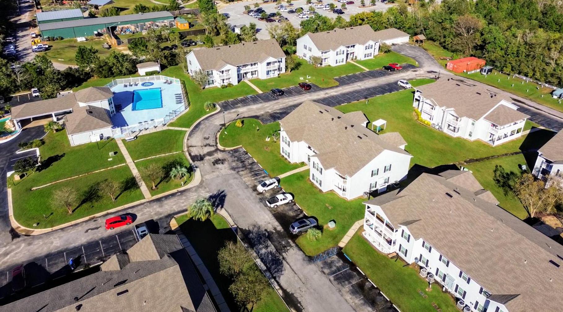 Updated, Ground Floor Unit w/ Pool & Gym, Sleeps 6