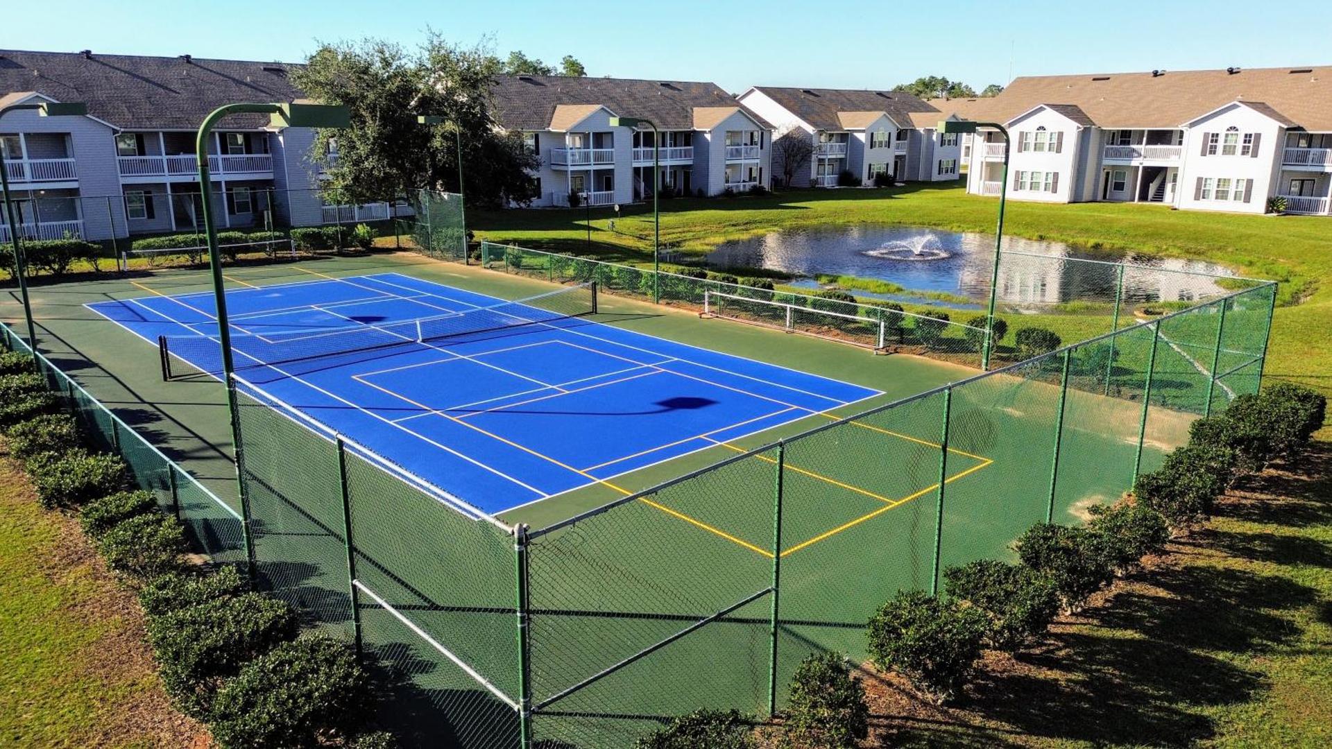 Updated, Ground Floor Unit w/ Pool & Gym, Sleeps 6