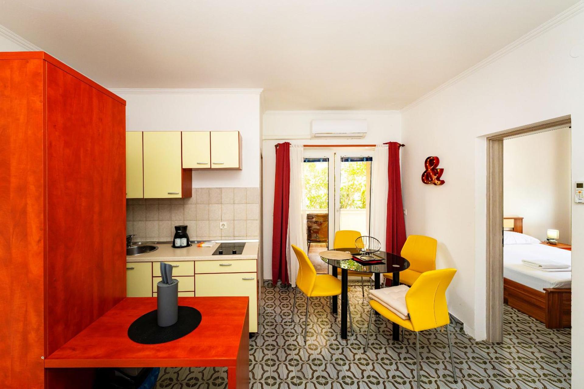 Dorothealy Apartments with Garden and Pool