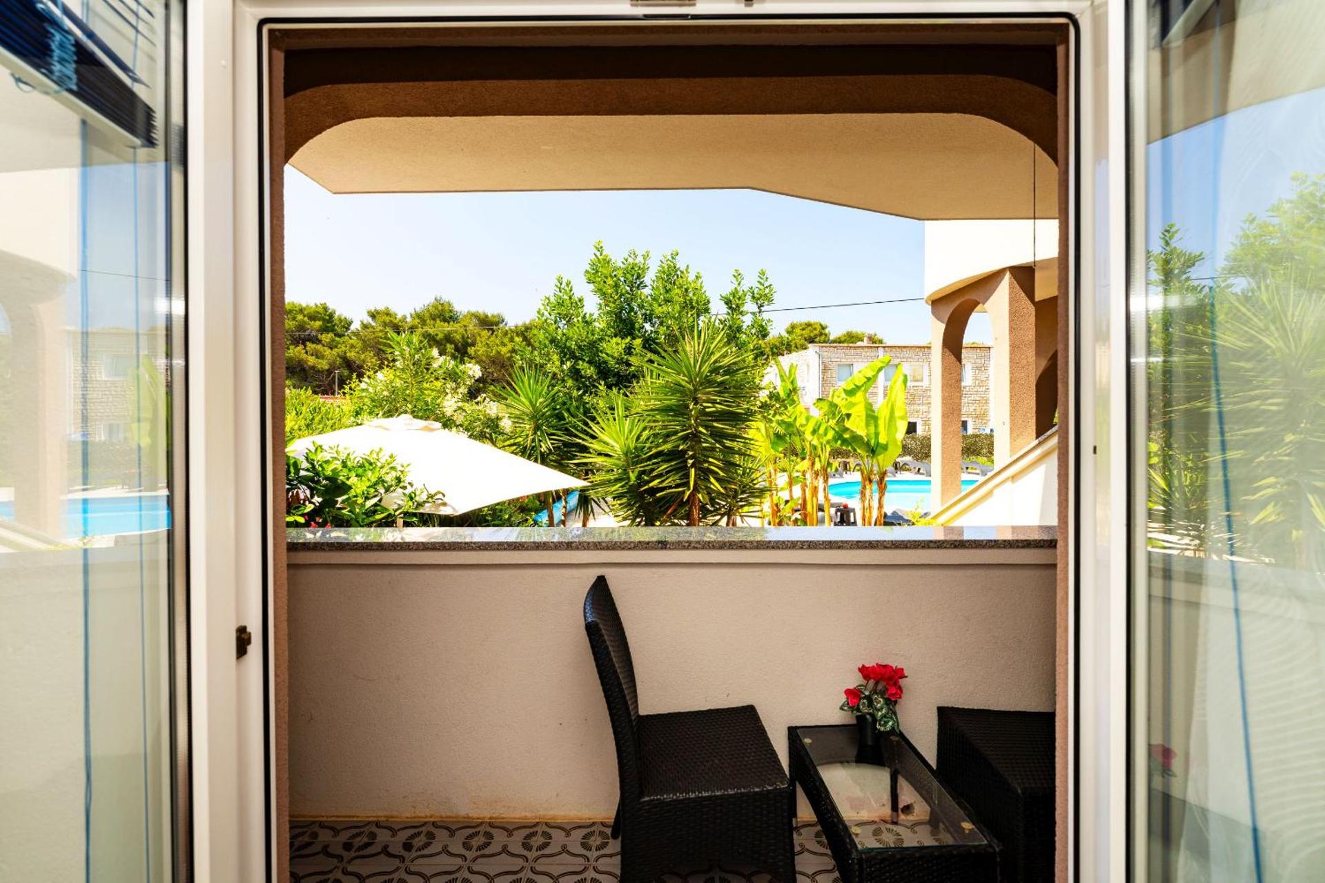 Dorothealy Apartments with Garden and Pool