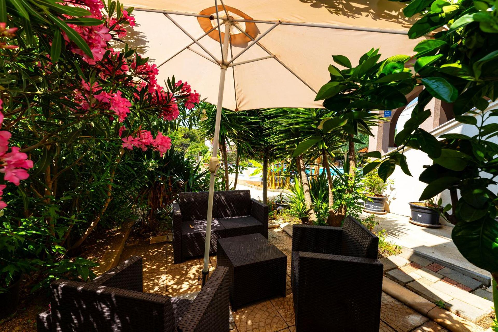 Dorothealy Apartments with Garden and Pool