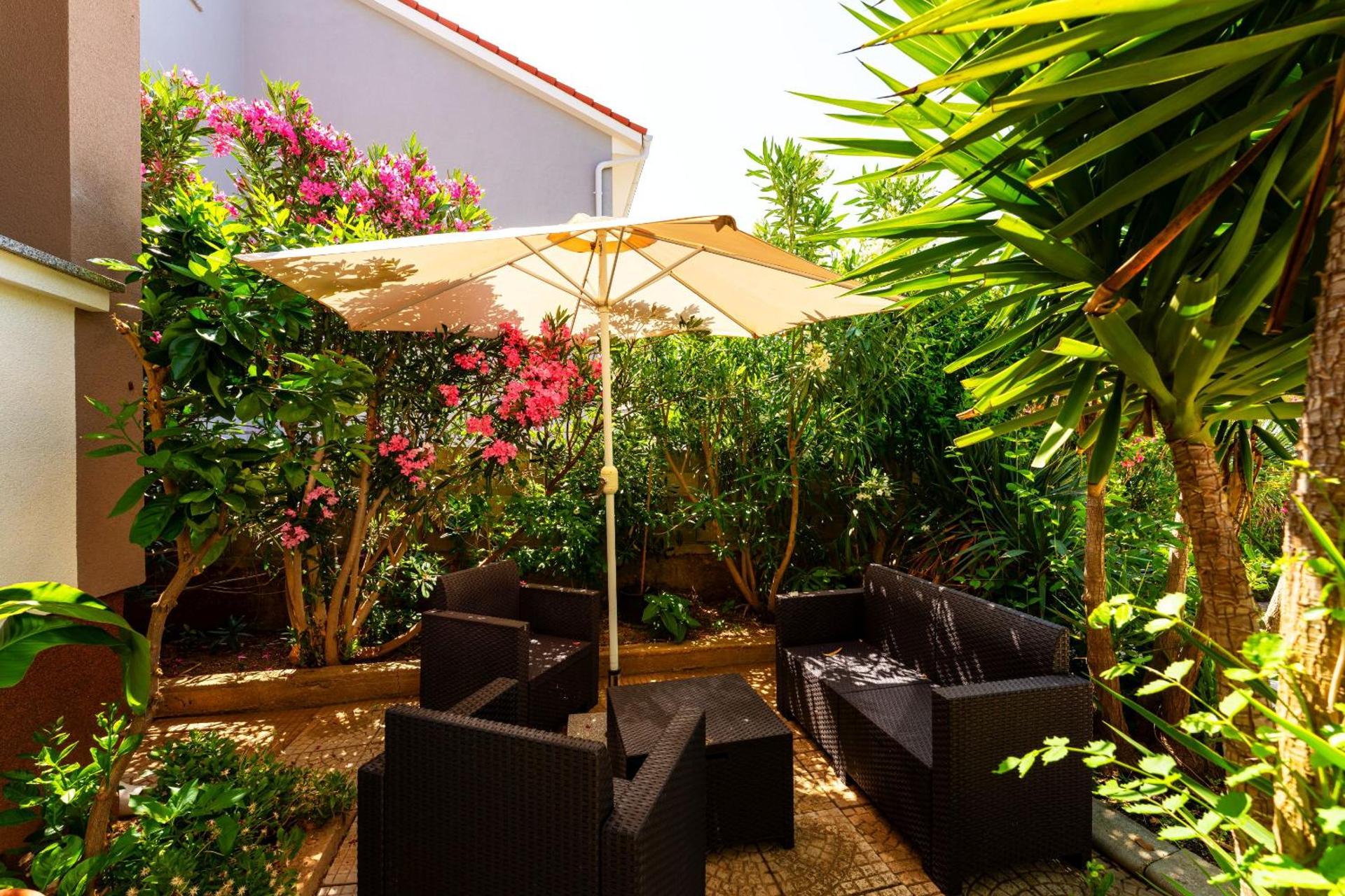 Dorothealy Apartments with Garden and Pool