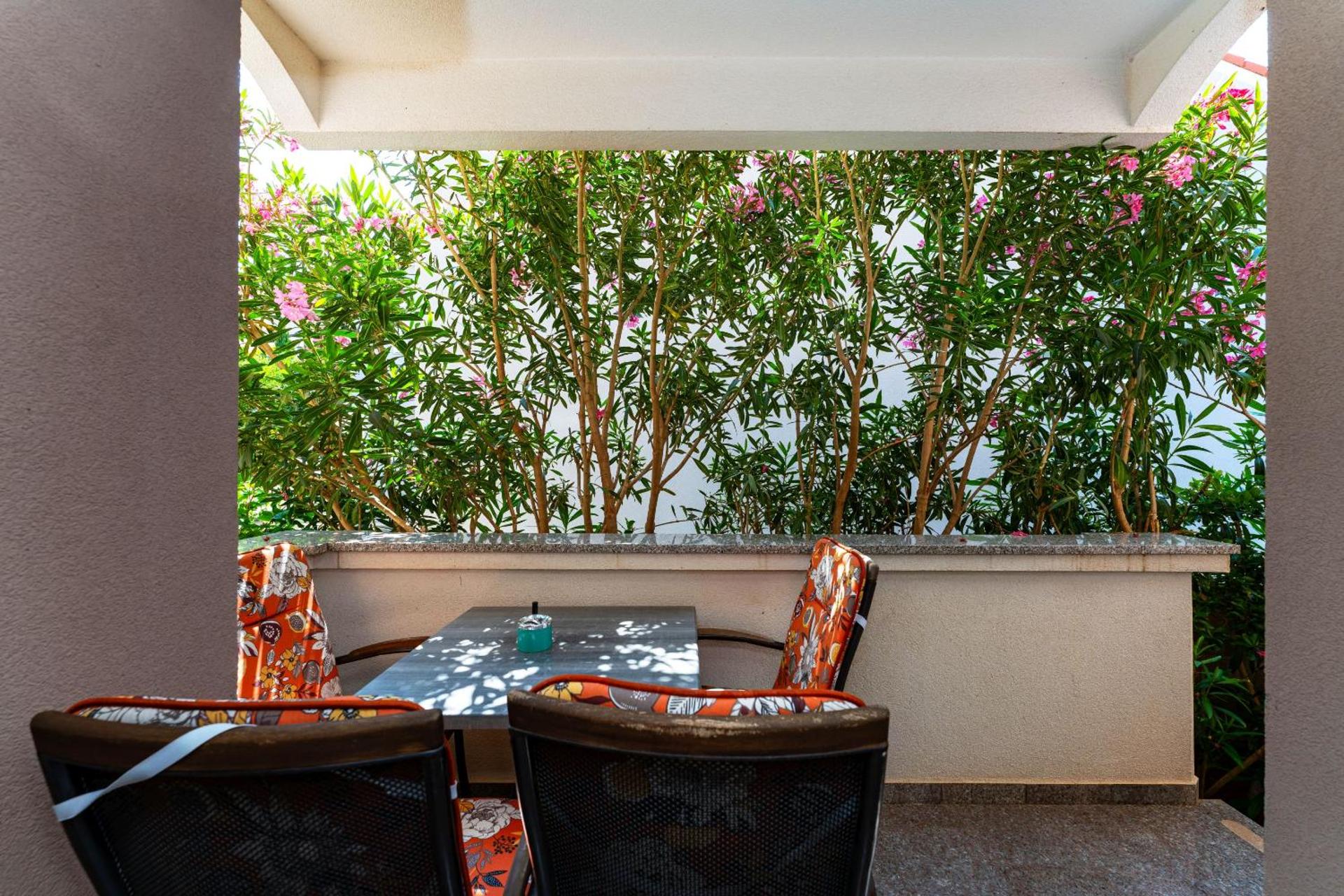 Dorothealy Apartments with Garden and Pool