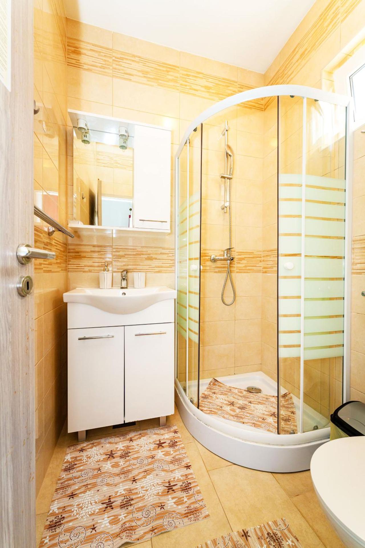 Dorothealy Apartments with Garden and Pool