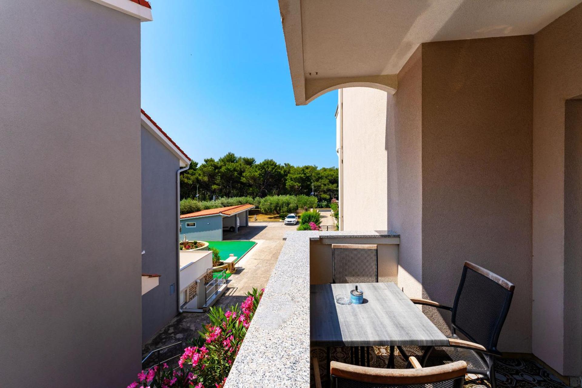 Dorothealy Apartments with Garden and Pool