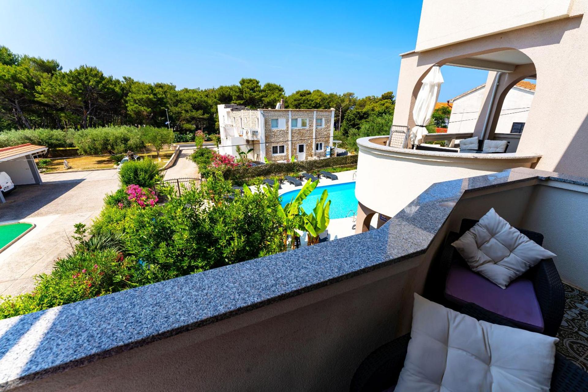 Dorothealy Apartments with Garden and Pool